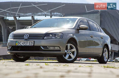 Седан Volkswagen Passat 2013 в Львове