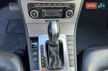 Универсал Volkswagen Passat 2011 в 