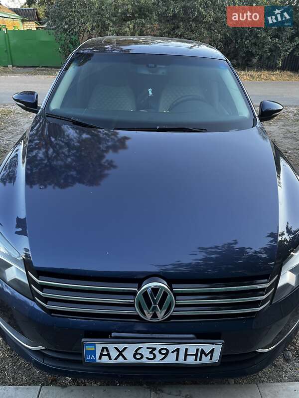 Седан Volkswagen Passat 2012 в Краснограді