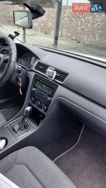 Седан Volkswagen Passat 2013 в Киеве