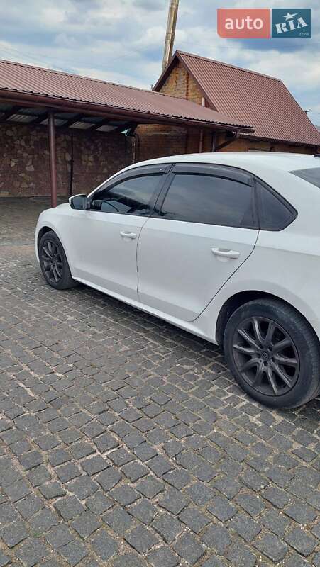 Седан Volkswagen Passat 2013 в Киеве