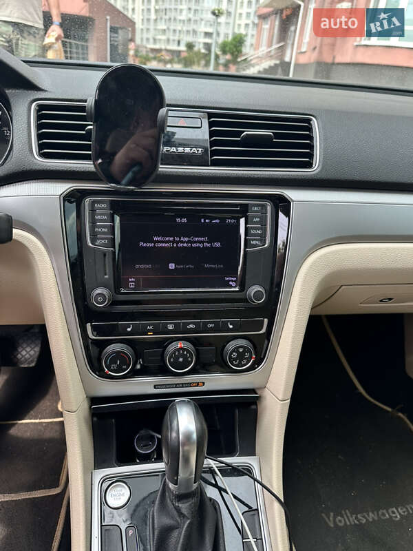Седан Volkswagen Passat 2018 в Киеве