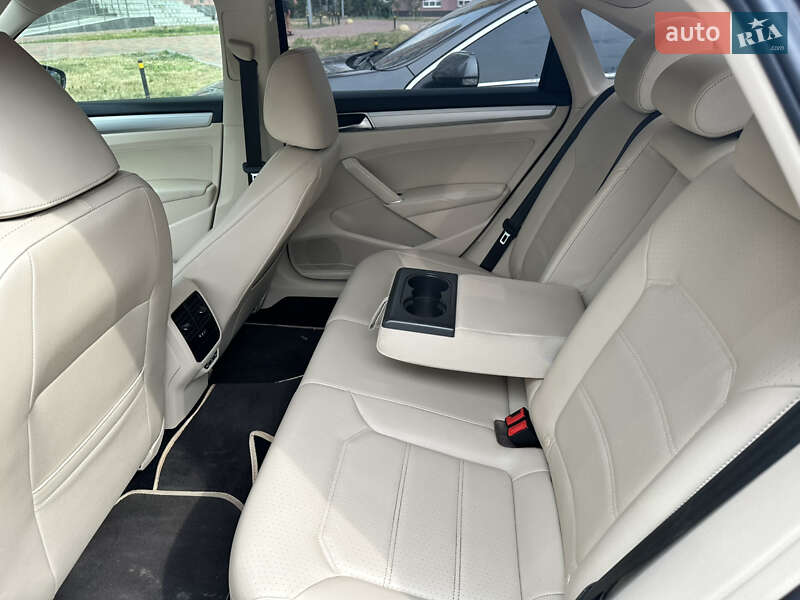 Седан Volkswagen Passat 2018 в Киеве