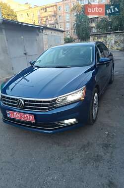Седан Volkswagen Passat 2017 в Харкові