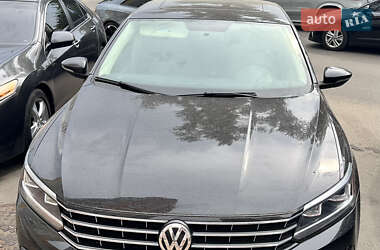 Седан Volkswagen Passat 2018 в Киеве