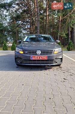 Седан Volkswagen Passat 2017 в Луцьку