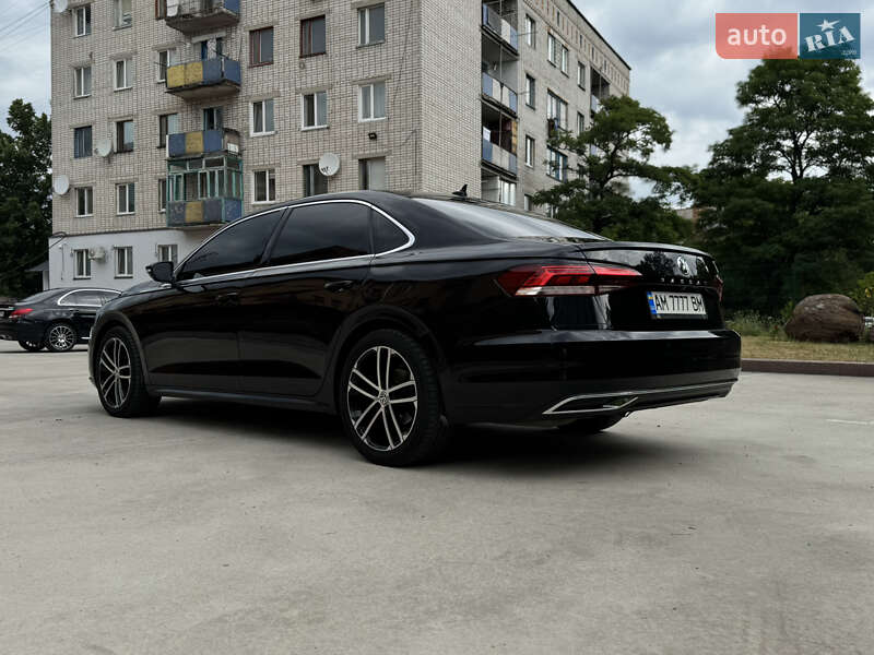 Седан Volkswagen Passat 2020 в Коростене