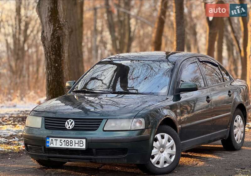 Седан Volkswagen Passat 1996 в Калуше