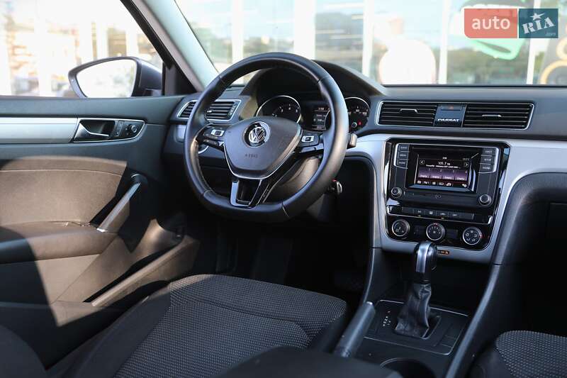 Седан Volkswagen Passat 2018 в Харькове