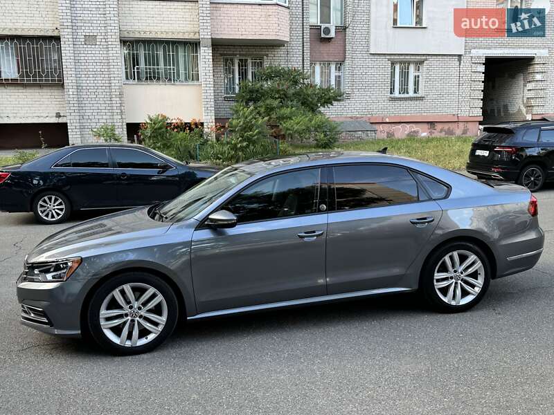 Седан Volkswagen Passat 2018 в Киеве