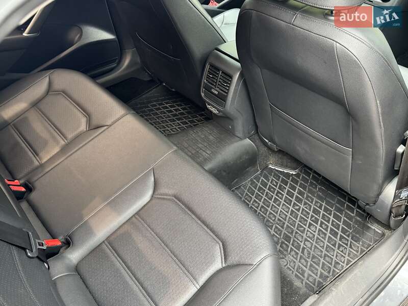 Седан Volkswagen Passat 2018 в Киеве