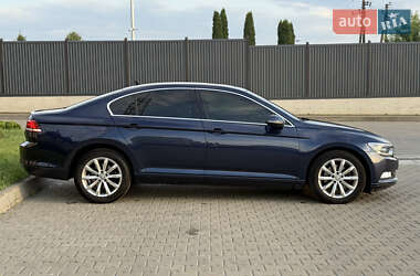 Седан Volkswagen Passat 2015 в 