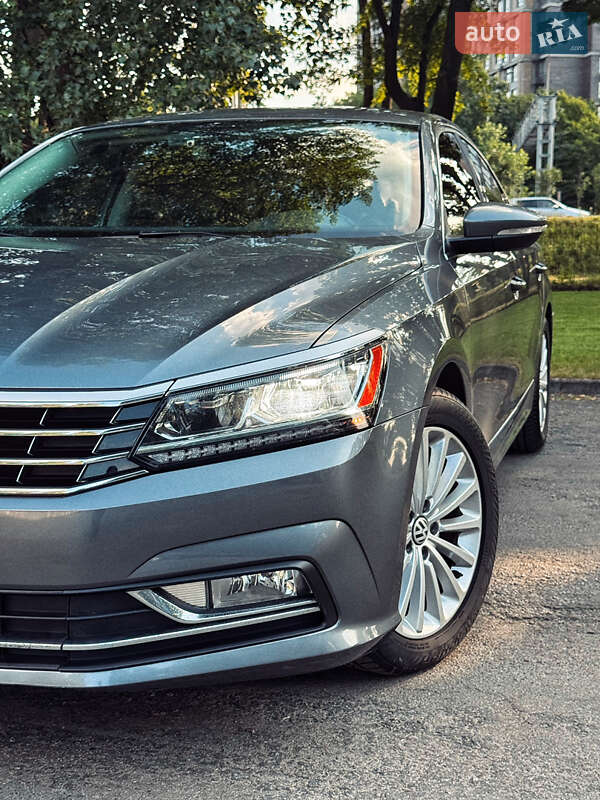 Седан Volkswagen Passat 2016 в Києві