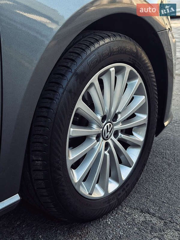 Седан Volkswagen Passat 2016 в Києві