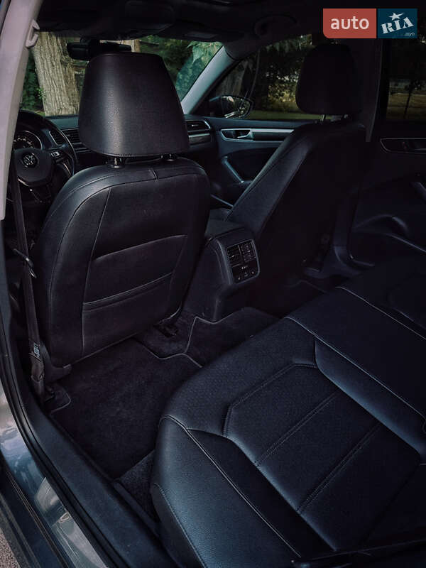 Седан Volkswagen Passat 2016 в Києві