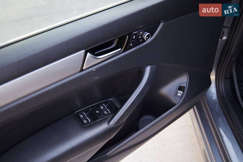 Седан Volkswagen Passat 2013 в Києві