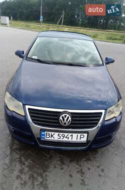 Седан Volkswagen Passat 2005 в Луцке