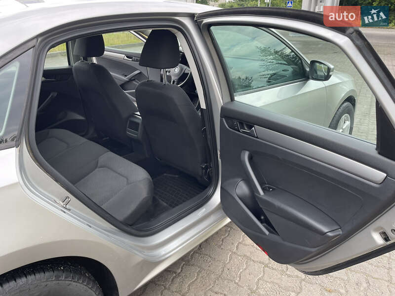 Седан Volkswagen Passat 2012 в Шумске