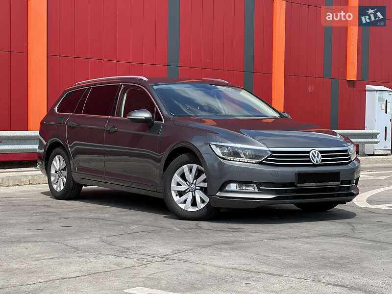 Универсал Volkswagen Passat 2015 в Киеве
