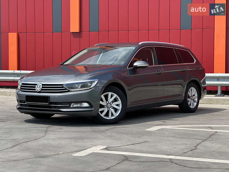 Универсал Volkswagen Passat 2015 в Киеве