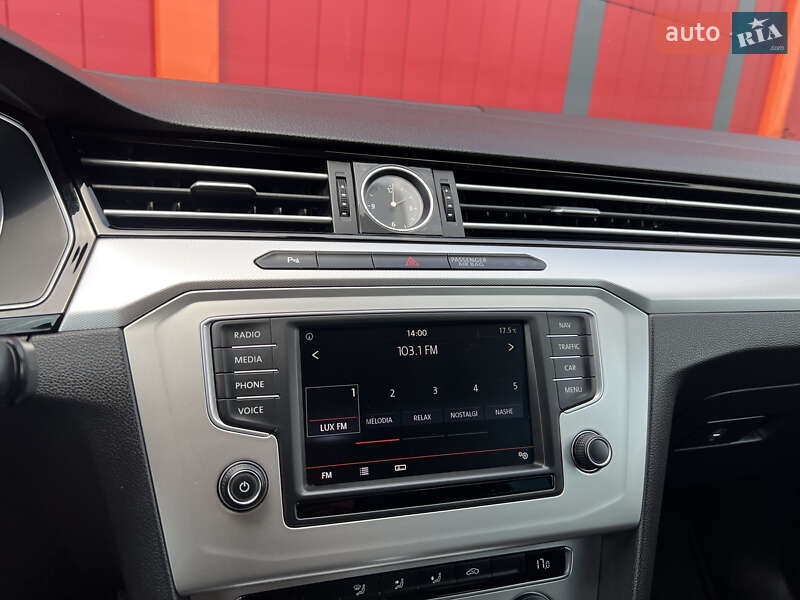 Универсал Volkswagen Passat 2015 в Киеве