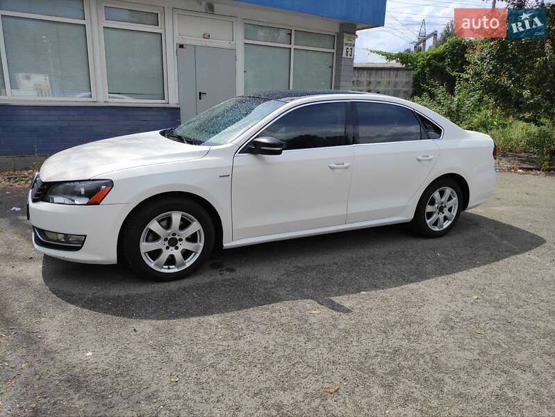 Седан Volkswagen Passat 2014 в Киеве