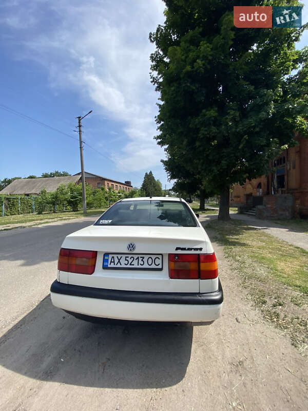 Седан Volkswagen Passat 1994 в Краснограді