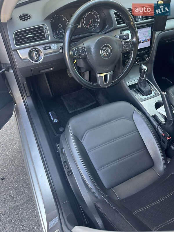 Седан Volkswagen Passat 2013 в Киеве