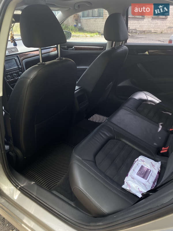 Седан Volkswagen Passat 2011 в Хмельницком
