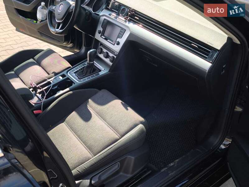 Универсал Volkswagen Passat 2016 в Киеве