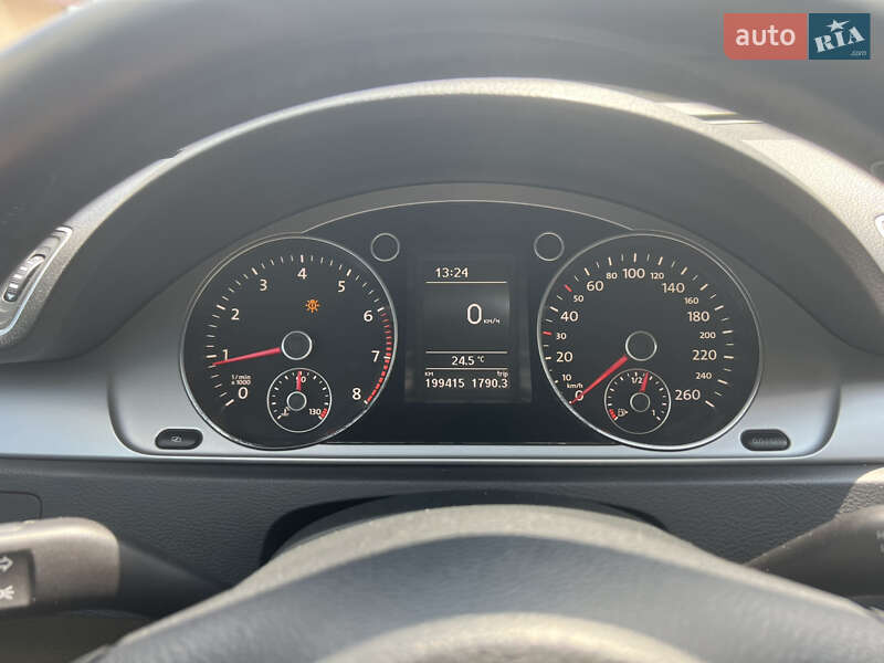 Седан Volkswagen Passat 2011 в Киеве