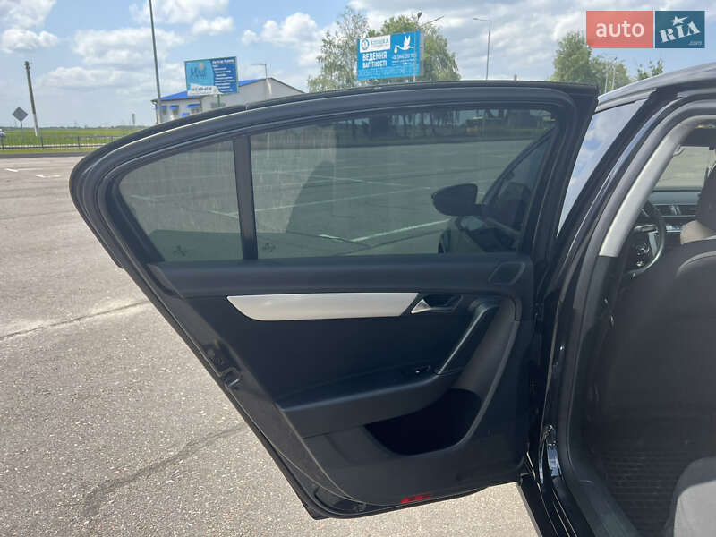 Седан Volkswagen Passat 2011 в Киеве