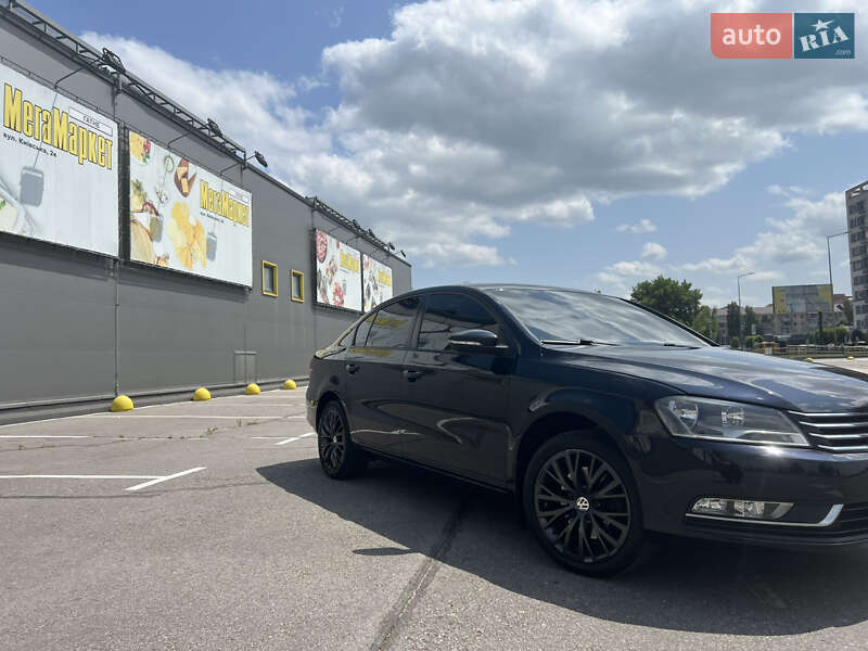 Седан Volkswagen Passat 2011 в Киеве