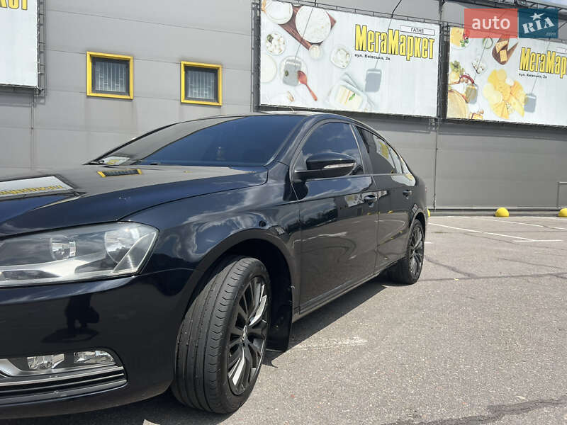 Седан Volkswagen Passat 2011 в Киеве