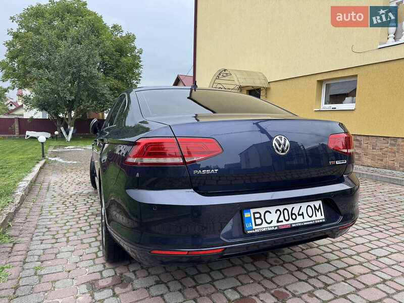 Седан Volkswagen Passat 2015 в Львове