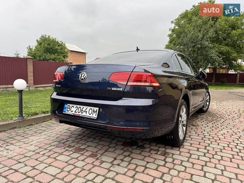 Седан Volkswagen Passat 2015 в Львове