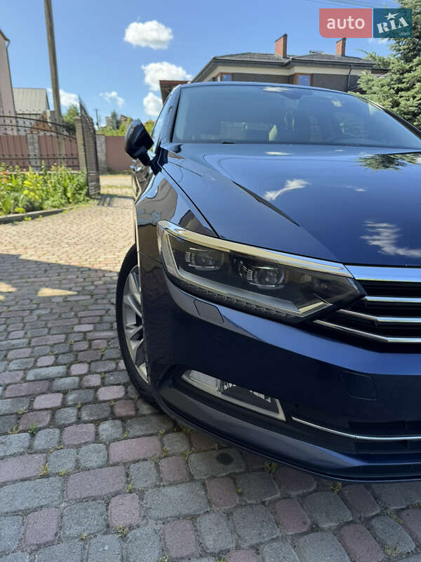 Седан Volkswagen Passat 2015 в Львове