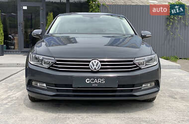 Седан Volkswagen Passat 2017 в Киеве