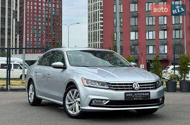 Седан Volkswagen Passat 2018 в Києві