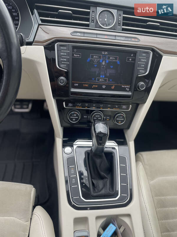 Универсал Volkswagen Passat 2015 в Вишневом