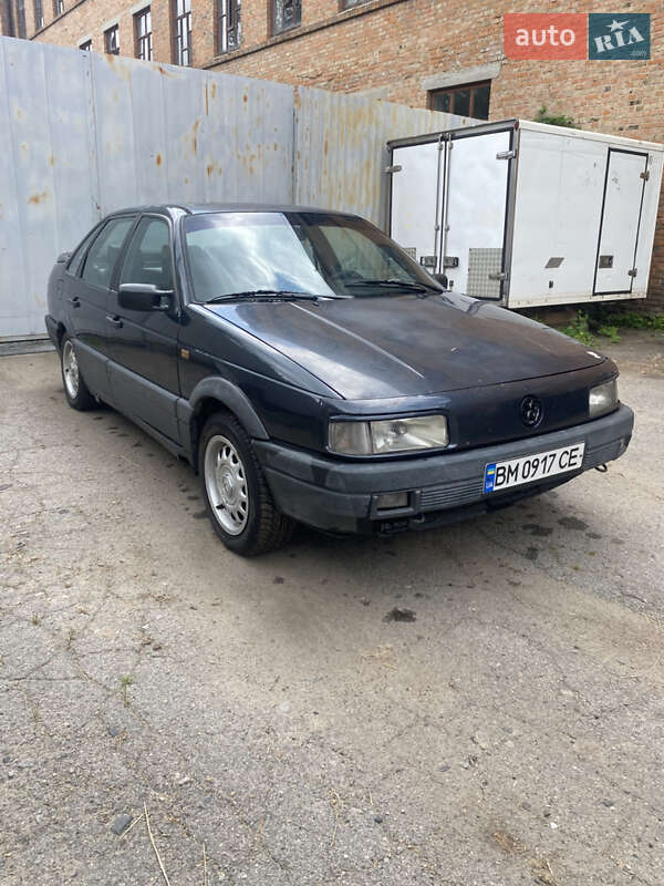 Седан Volkswagen Passat 1990 в 