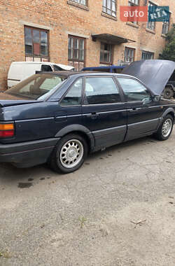 Седан Volkswagen Passat 1990 в 
