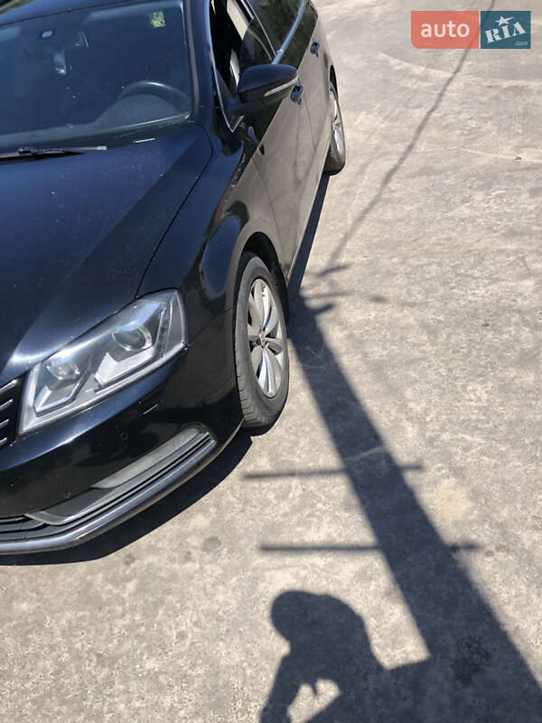 Універсал Volkswagen Passat 2012 в Безлюдівці