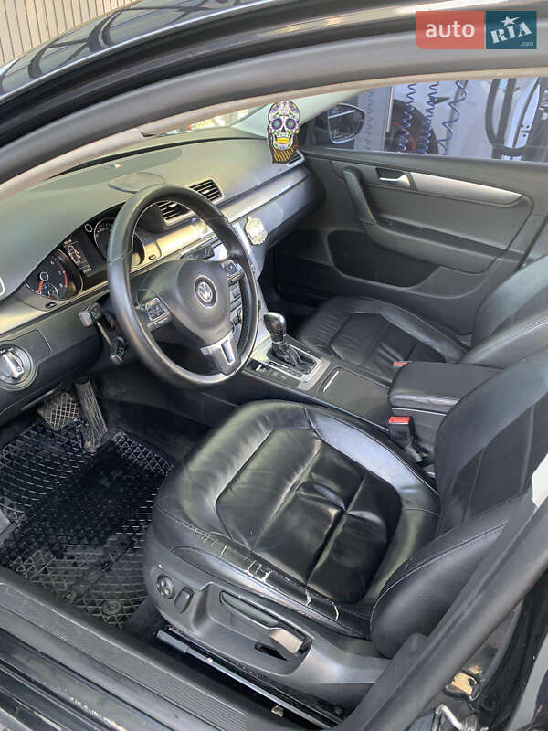 Універсал Volkswagen Passat 2012 в Безлюдівці