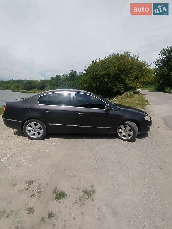 Седан Volkswagen Passat 2005 в Ланівці