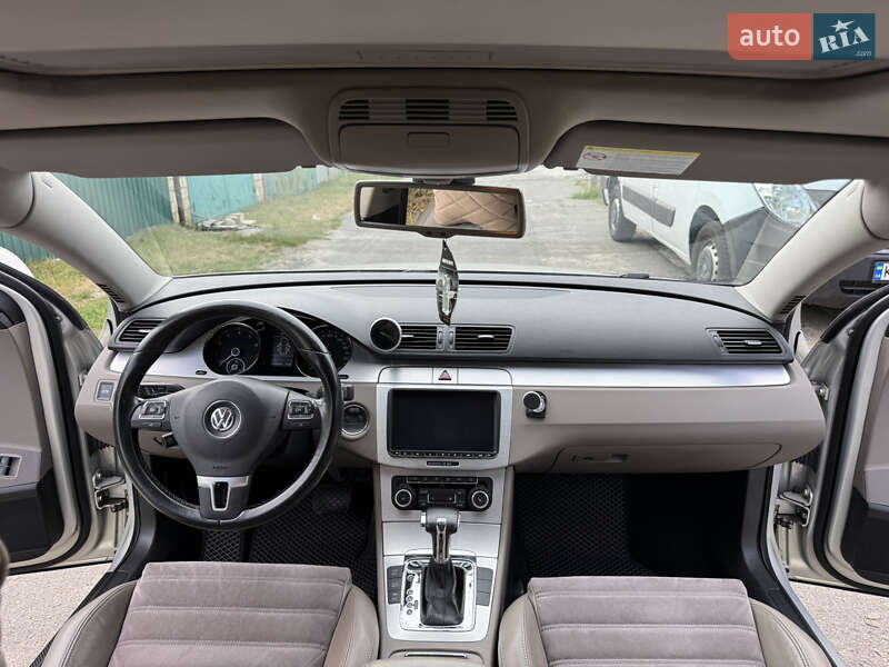 Універсал Volkswagen Passat 2010 в Києві