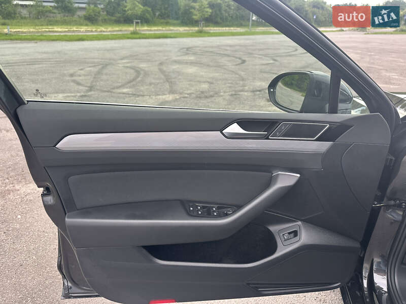 Универсал Volkswagen Passat 2022 в Львове