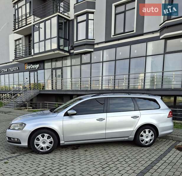 Універсал Volkswagen Passat 2012 в Івано-Франківську