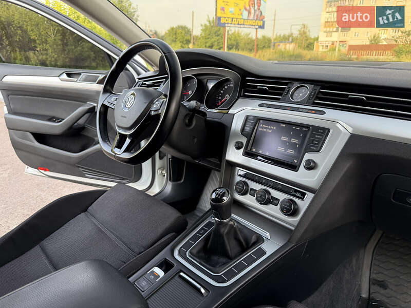 Универсал Volkswagen Passat 2015 в Житомире