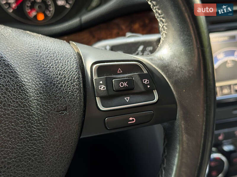 Седан Volkswagen Passat 2012 в Киеве